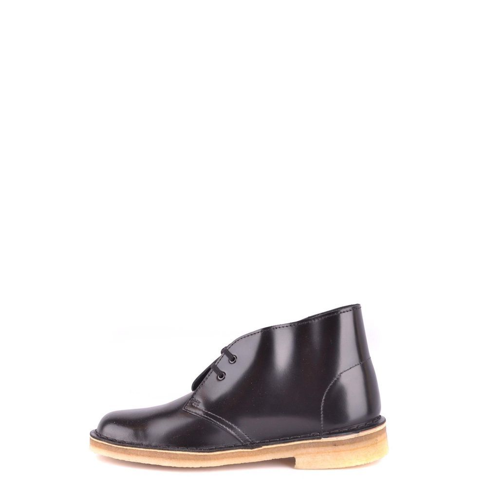 Schnürstiefel aus schwarzem Leder