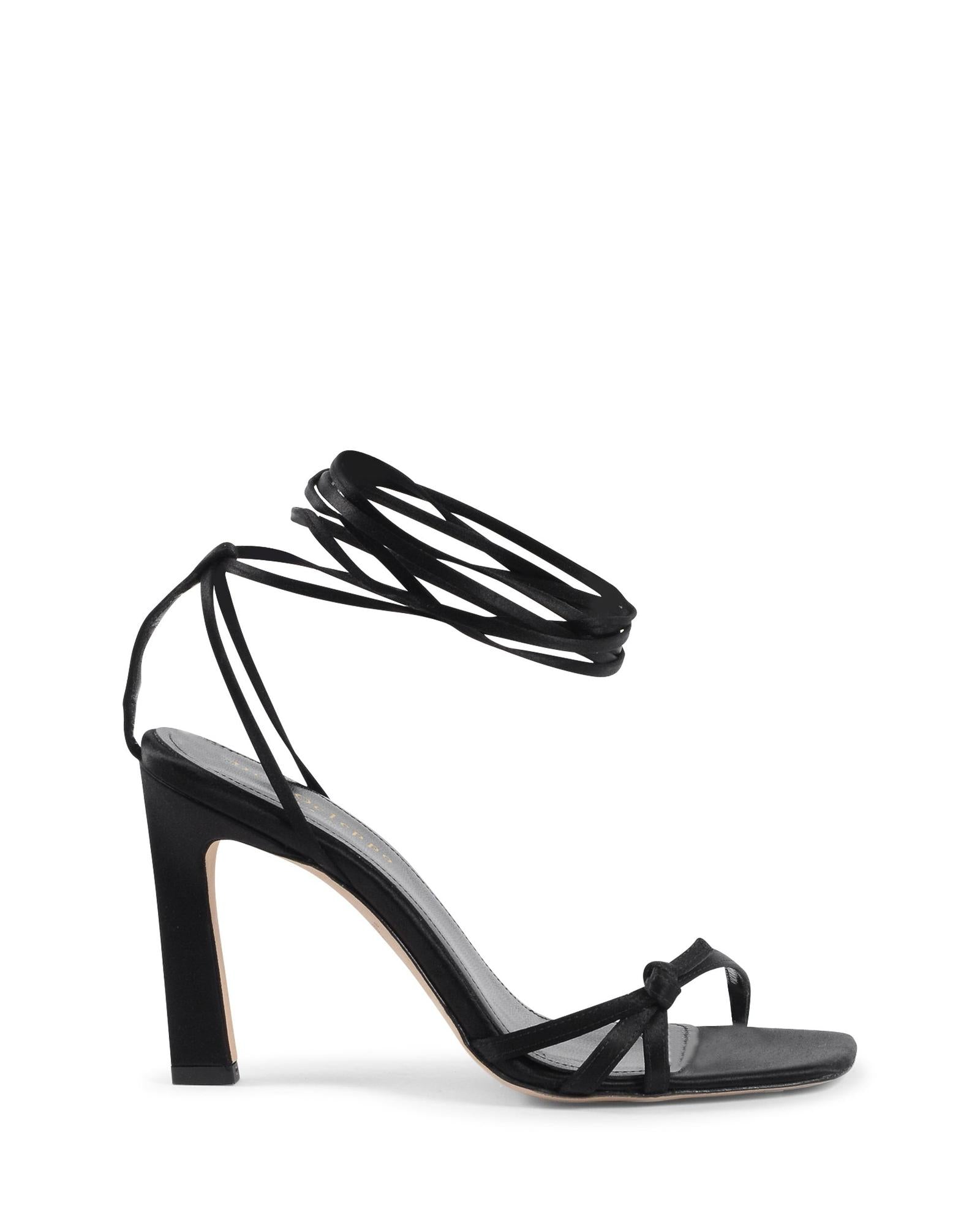 Schwarze Satin-Riemchensandalen