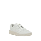 Weiße Sneaker mit niedrigem Schaft und anderen Fasern