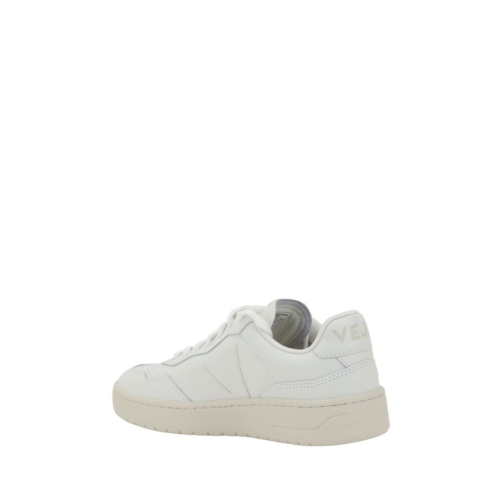 Weiße Sneaker mit niedrigem Schaft und anderen Fasern