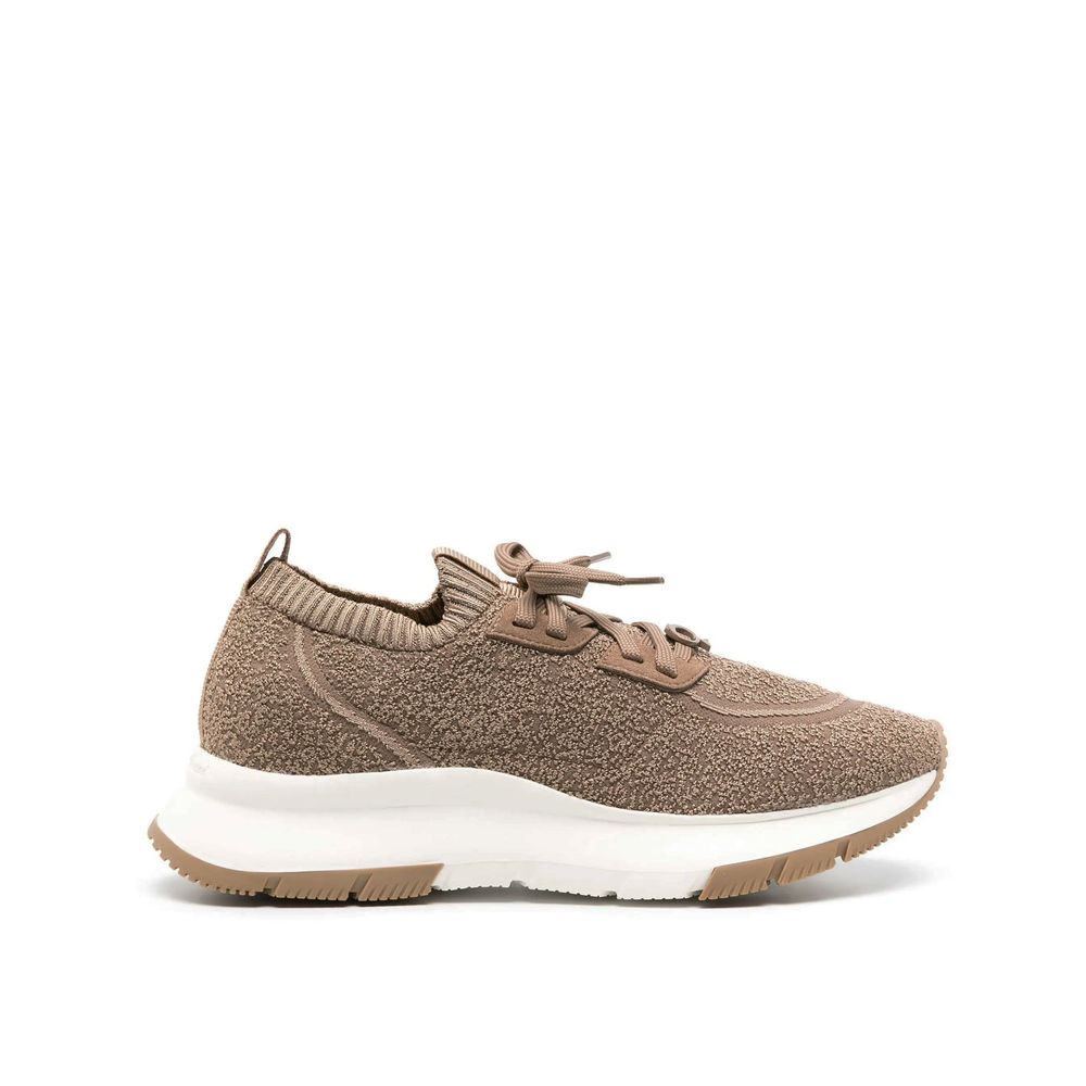 Braune Sportschuhe aus Stoff