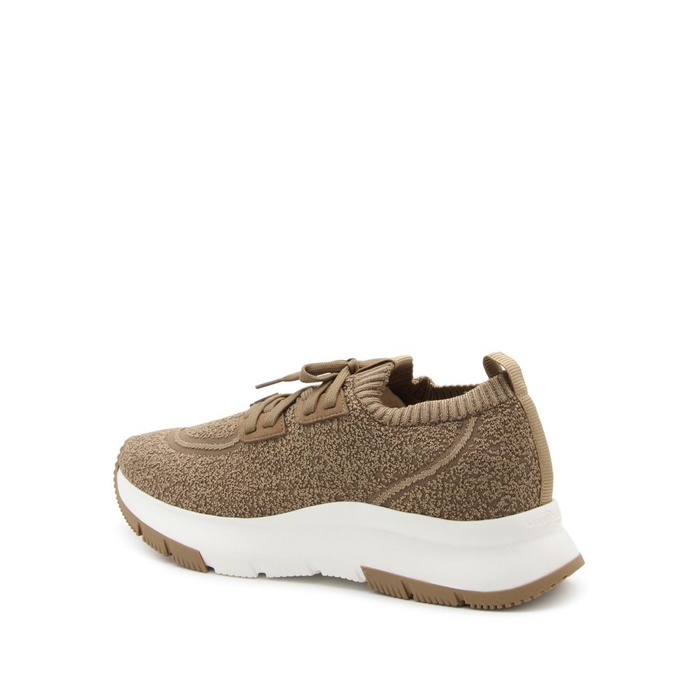Braune Sportschuhe aus Stoff