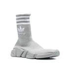Graue Nylon-Sportschuhe