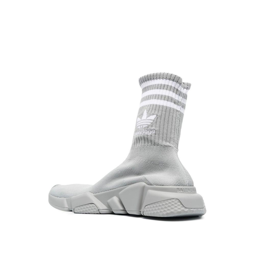 Graue Nylon-Sportschuhe