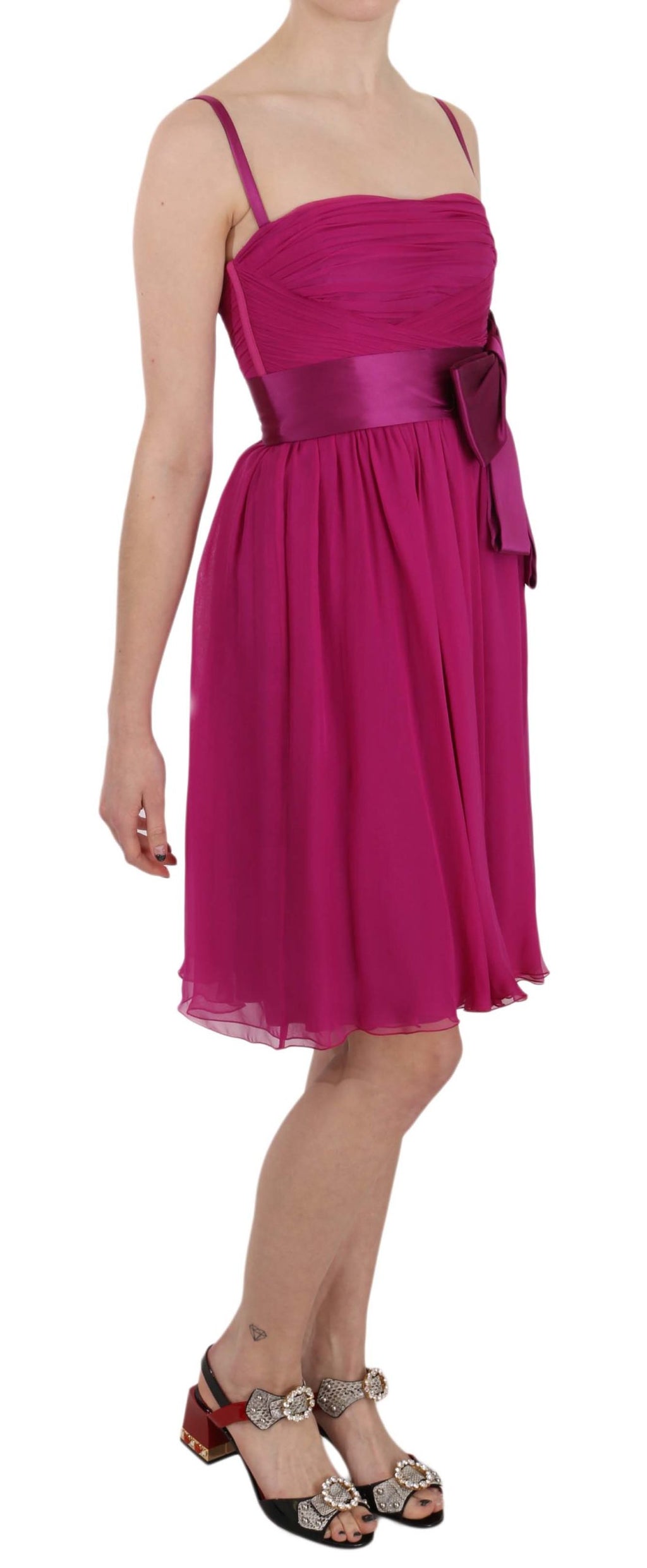 Fuchsiafarbenes ärmelloses Seidenkleid mit Schleife
