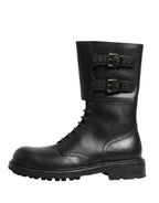 Schwarze Kampfstiefel mit Schnallenriemen aus Leder