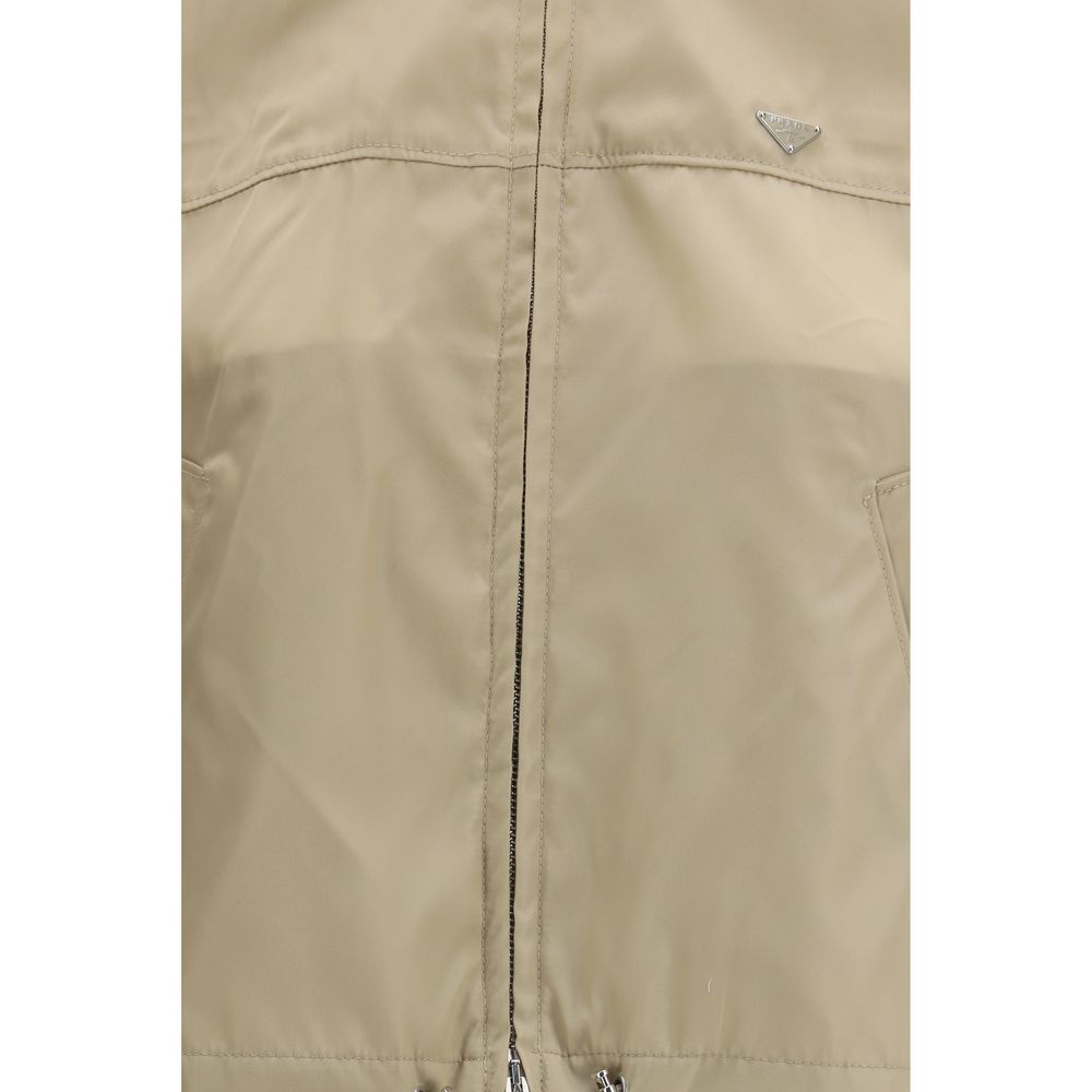 Beigefarbene Jacke aus recyceltem Polyamid