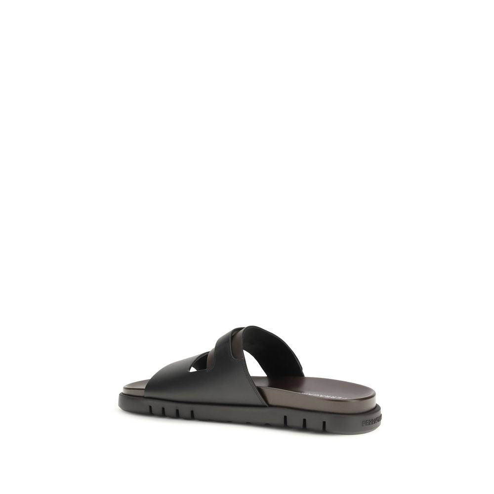 Schwarze flache Sandalen aus Kalbsleder (Bos Taurus)