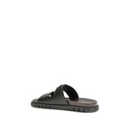 Schwarze flache Sandalen aus Kalbsleder (Bos Taurus)