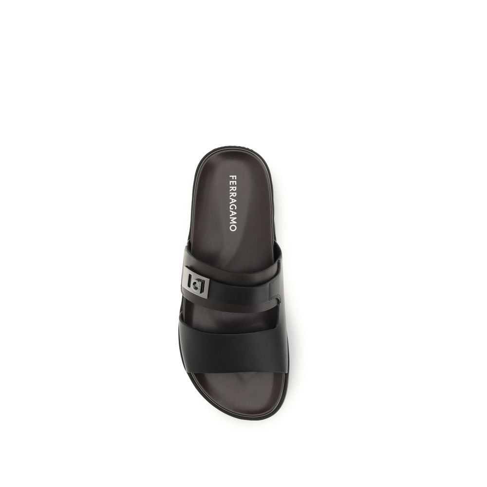 Schwarze flache Sandalen aus Kalbsleder (Bos Taurus)