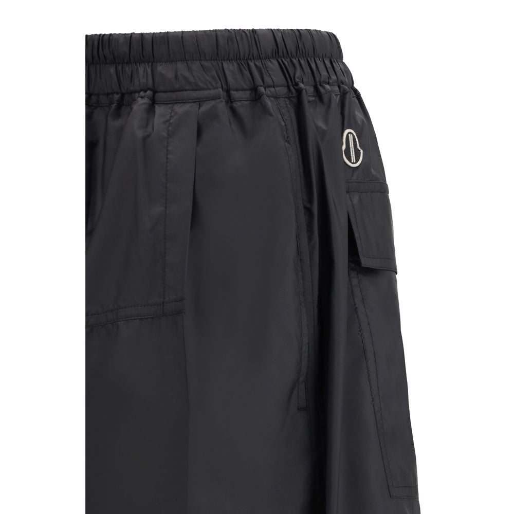 Schwarze Bermuda-Shorts aus Polyester