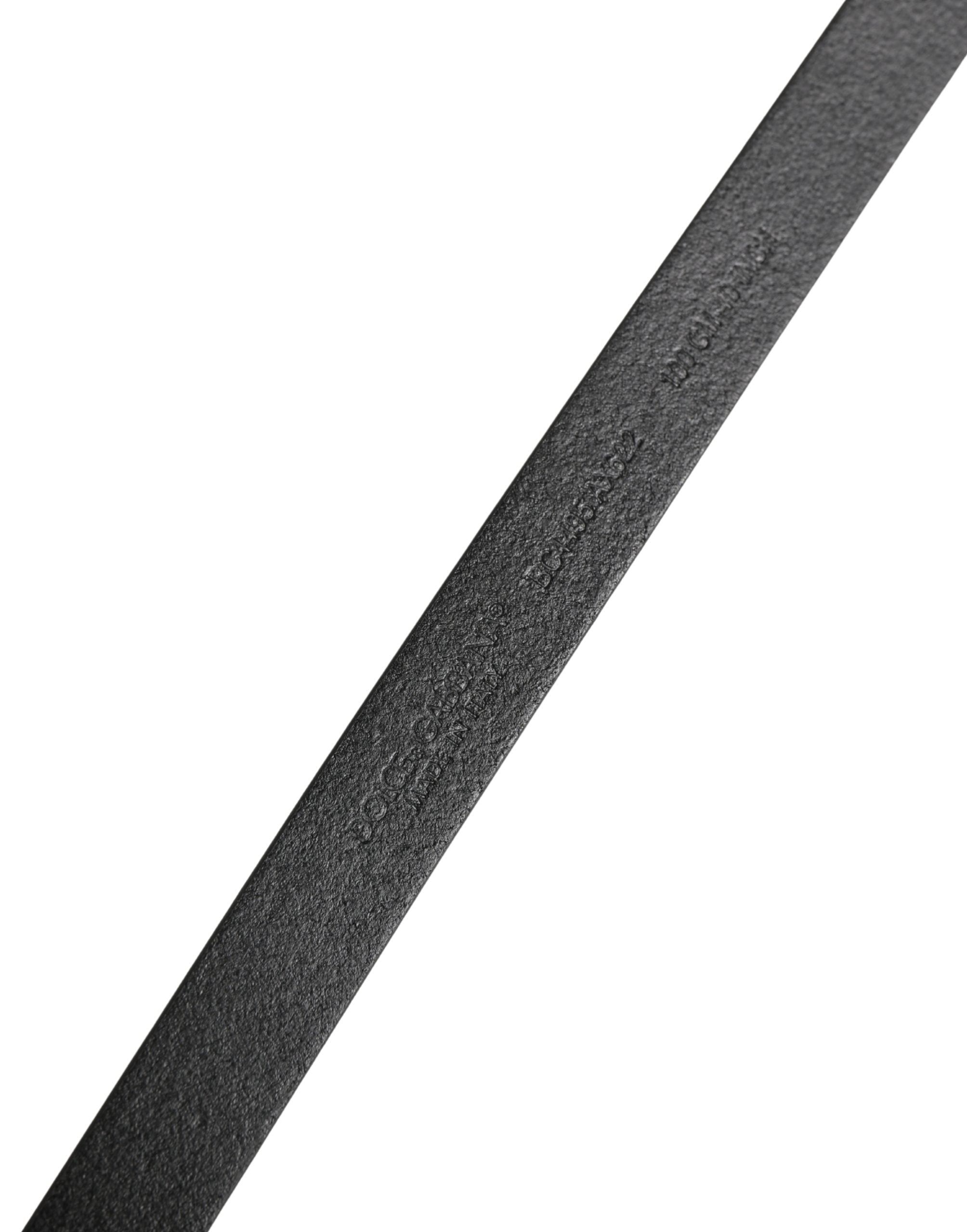 Herrengürtel aus schwarzem Leder mit klassischer Metallschnalle