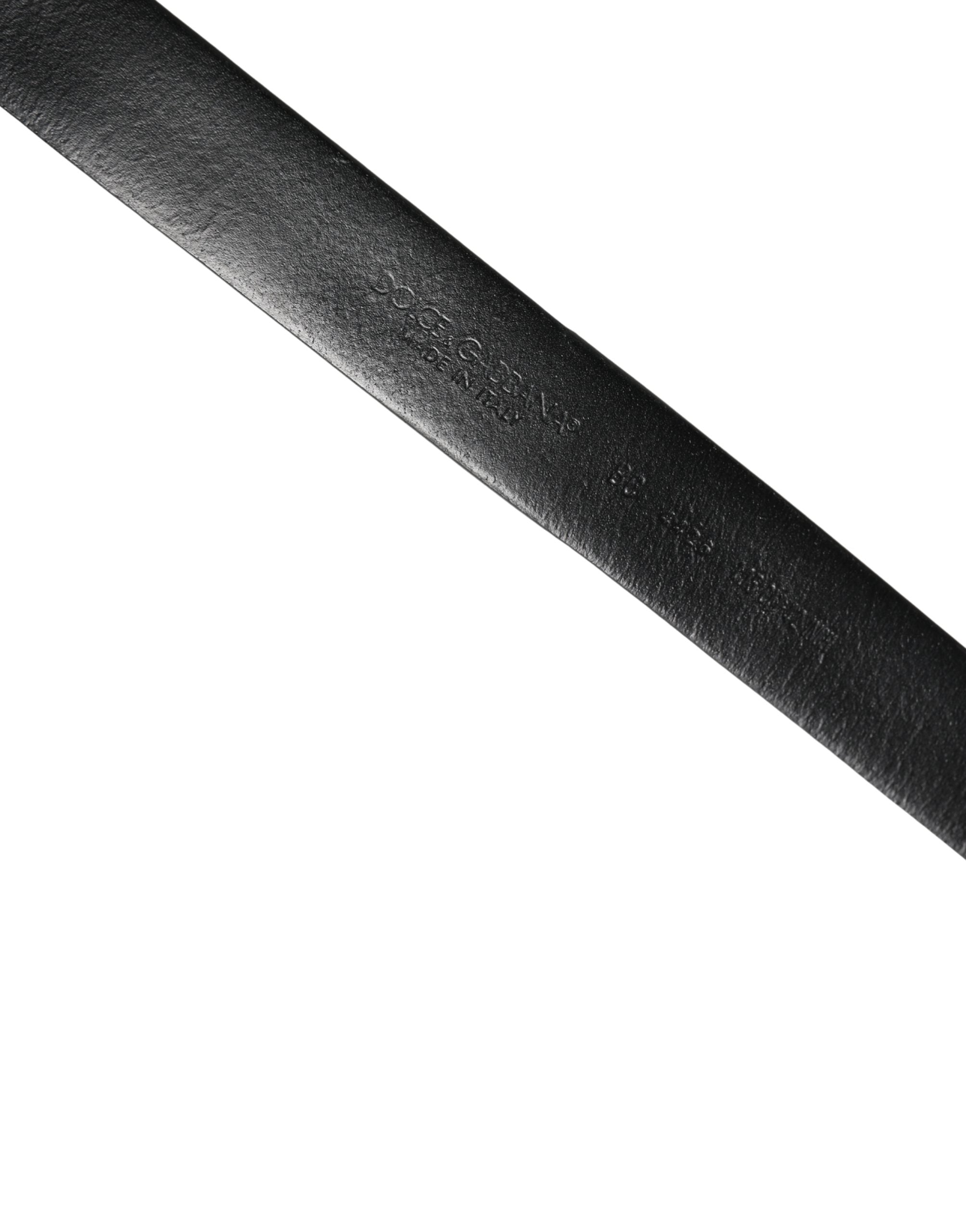 Herren Gürtel aus schwarzem Kalbsleder mit Metallschließe und Verzierung