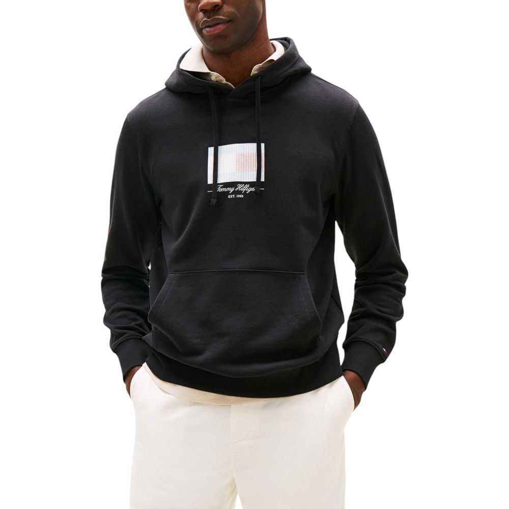 Schwarzer Hoodie aus recycelter Baumwolle