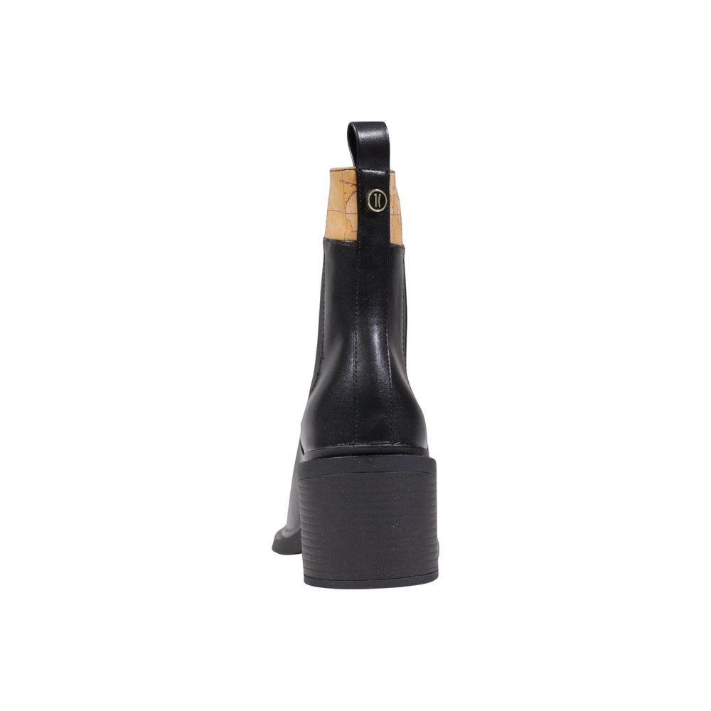 Schwarze Stiefeletten aus Polyethylen
