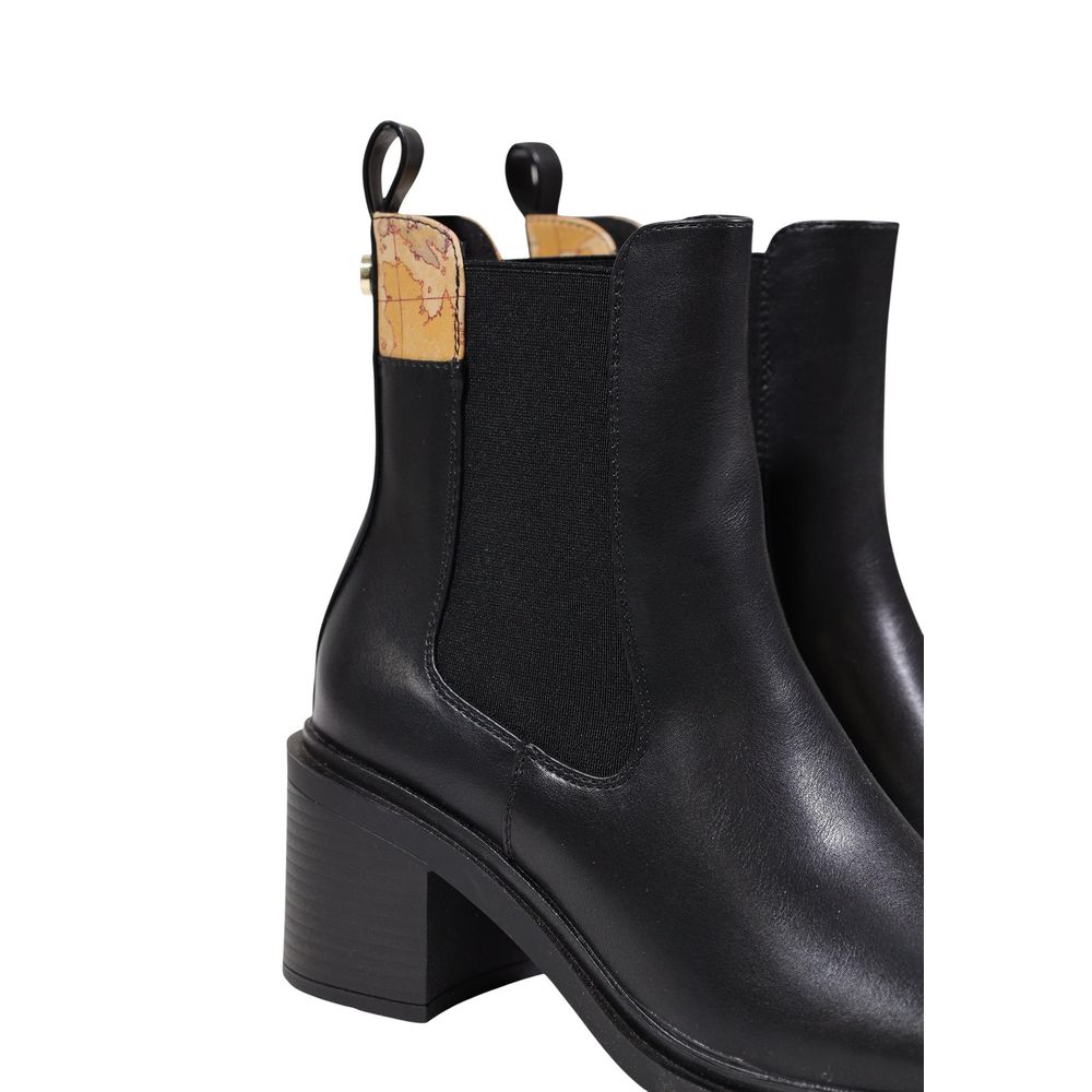 Schwarze Stiefeletten aus Polyethylen