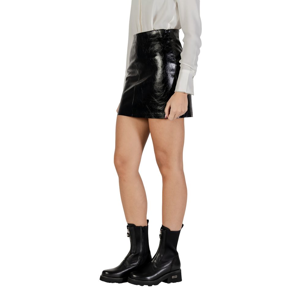 Schwarzer Polyester-Minirock