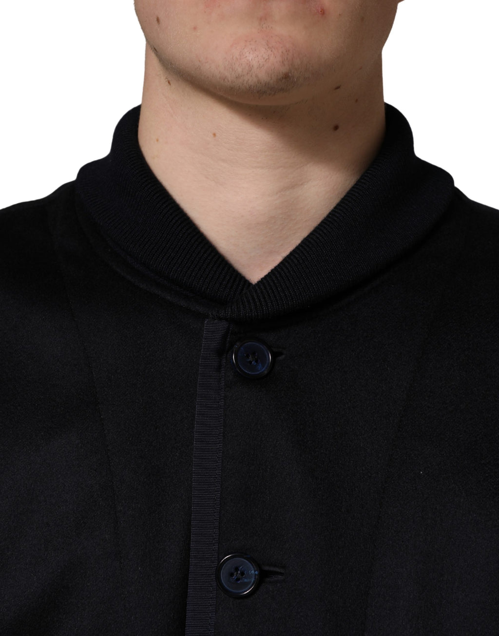 Schwarze Kaschmir-Strickjacke mit Knopfleiste