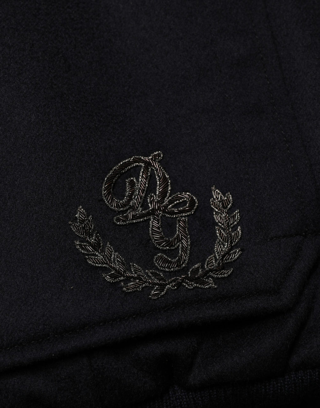 Schwarze Kaschmir-Strickjacke mit Knopfleiste