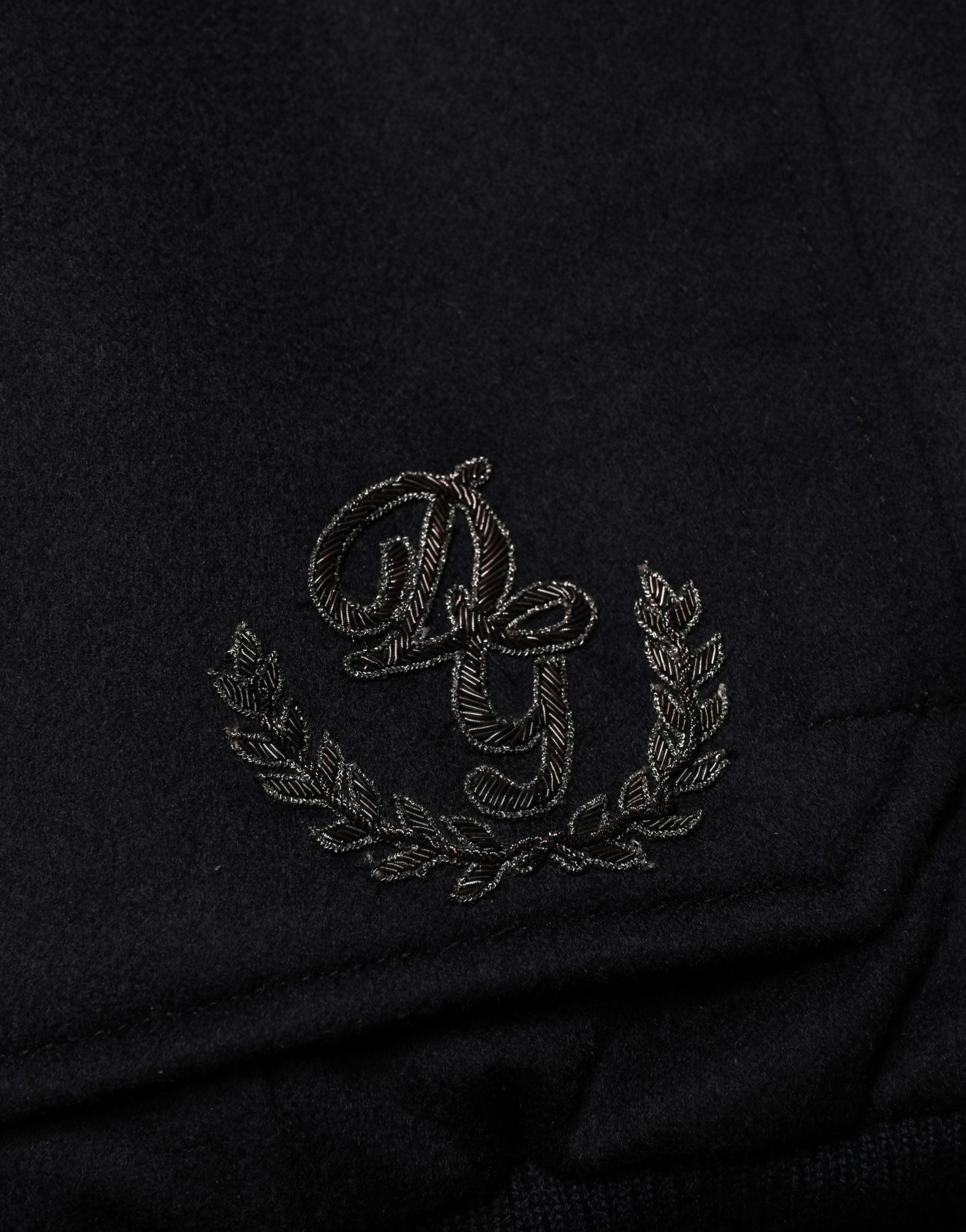 Schwarze Kaschmir-Strickjacke mit Knopfleiste