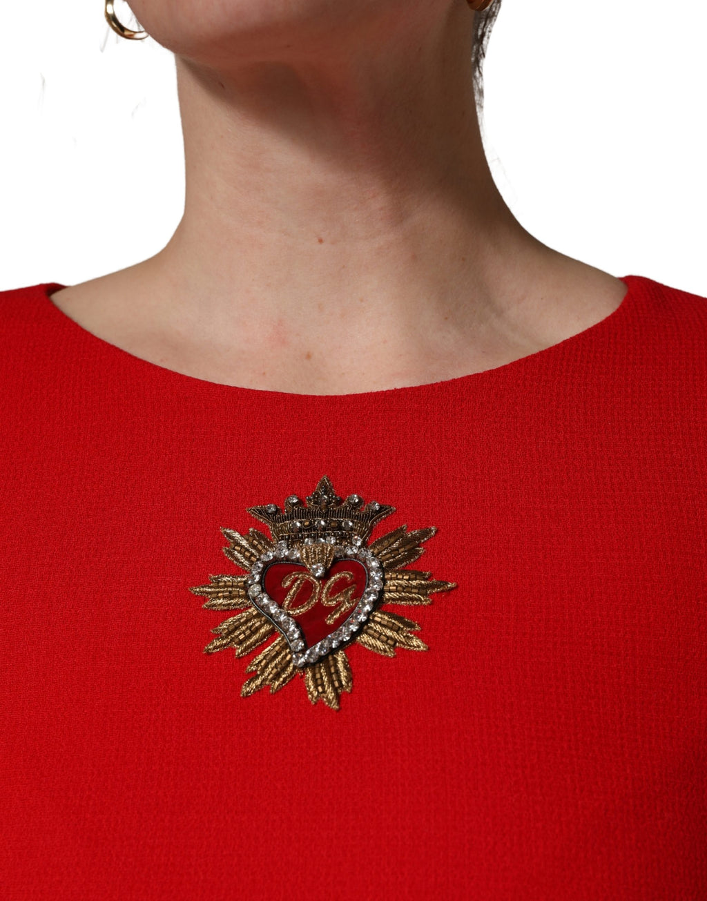 Rotes Minikleid aus Wolle mit Red Heart-Verzierung