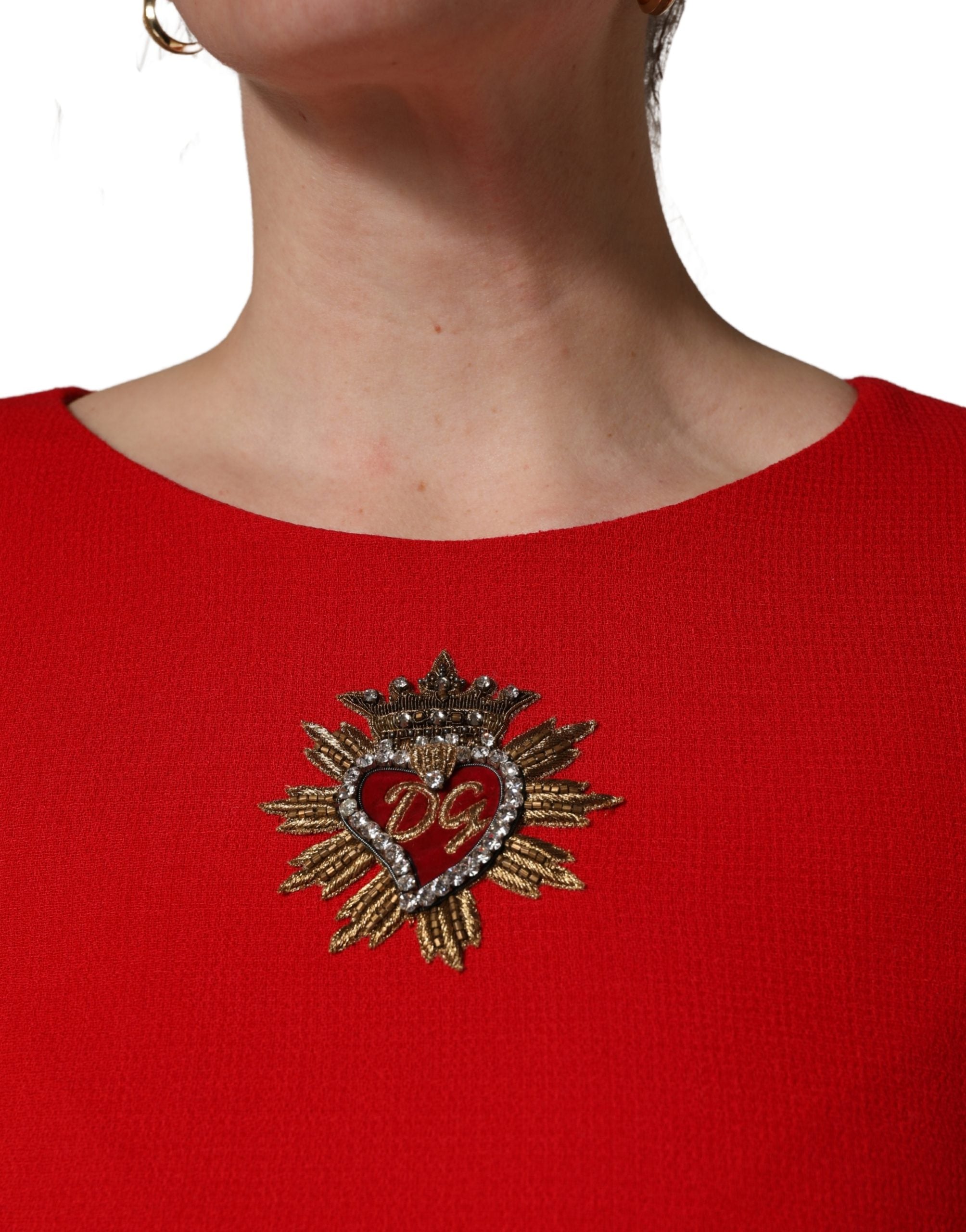 Rotes Minikleid aus Wolle mit Red Heart-Verzierung