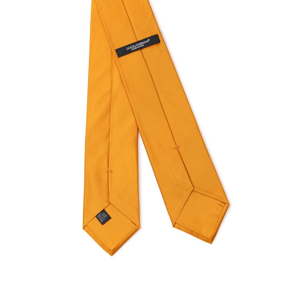 Orangefarbene Seidenkrawatte