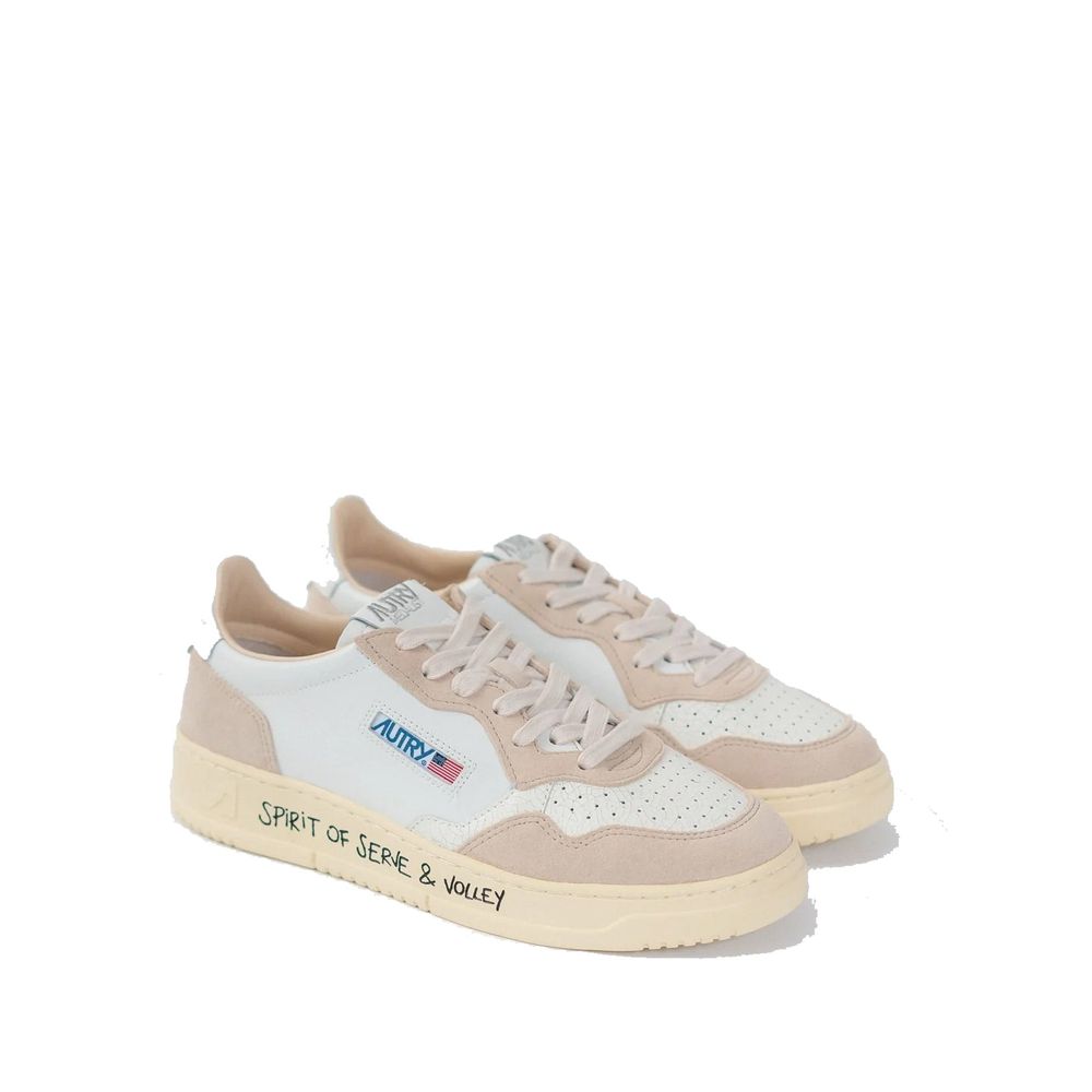 Weiße Sportschuhe aus Ziegenleder