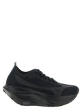 Schwarze synthetische Sportsneaker