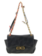 Schultertasche aus schwarzem Leder