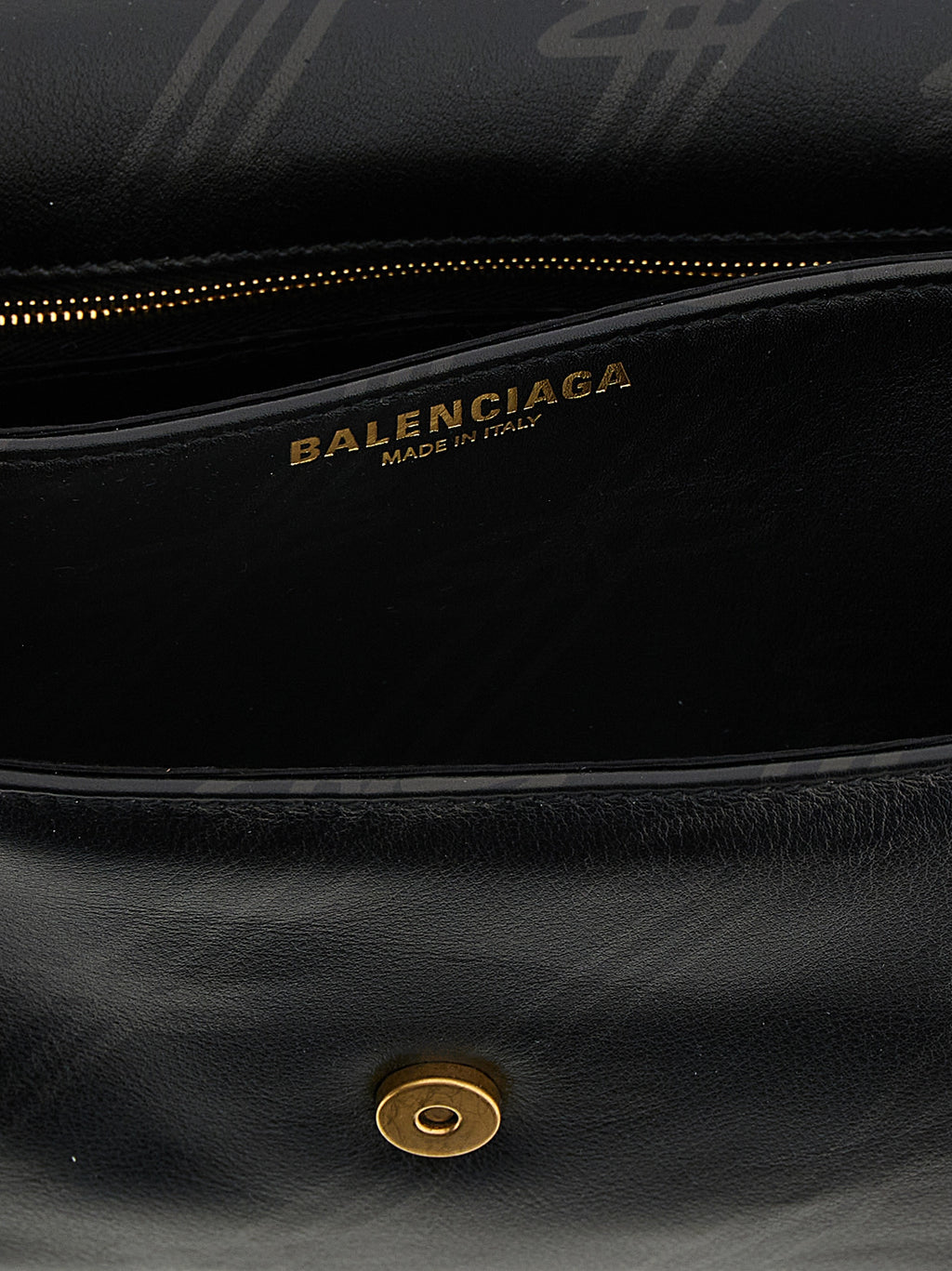 Schultertasche aus schwarzem Leder