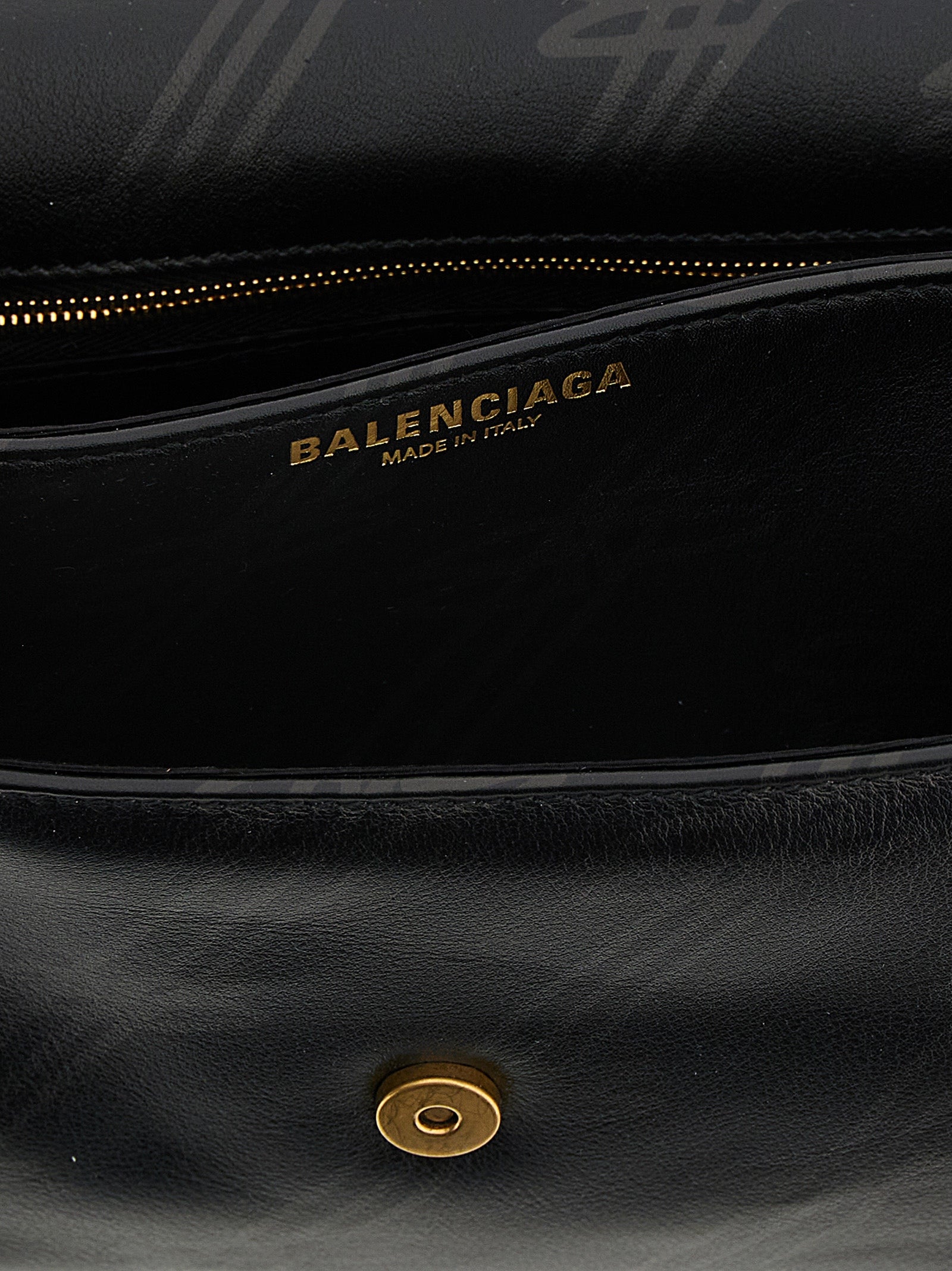 Schultertasche aus schwarzem Leder