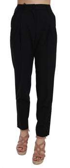 Schwarze Bundfaltenhose mit schmal zulaufendem Bein und Knopfverschluss