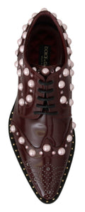 Bordeauxrotes Leder mit Kristallperlen, elegante Schuhe