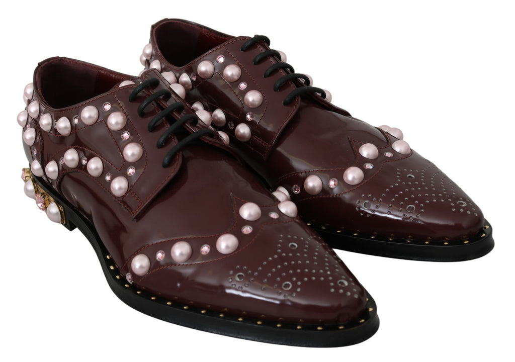 Bordeauxrotes Leder mit Kristallperlen, elegante Schuhe