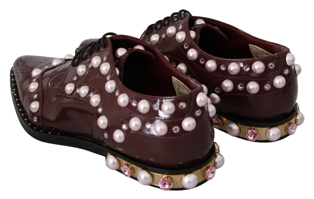 Bordeauxrotes Leder mit Kristallperlen, elegante Schuhe