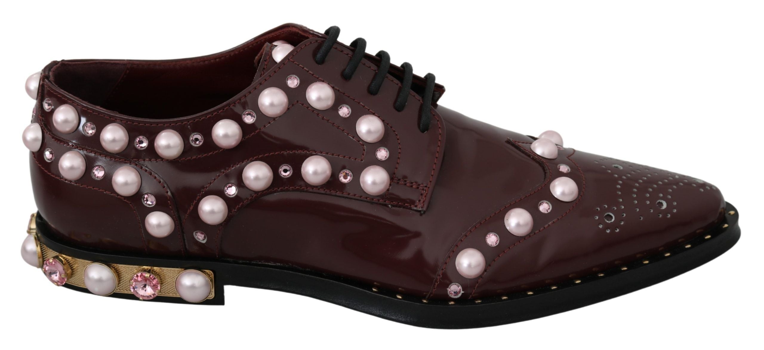 Bordeauxrotes Leder mit Kristallperlen, elegante Schuhe