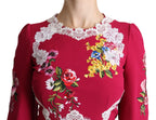 Rotes besticktes Etuikleid mit Blumenmuster, Midi