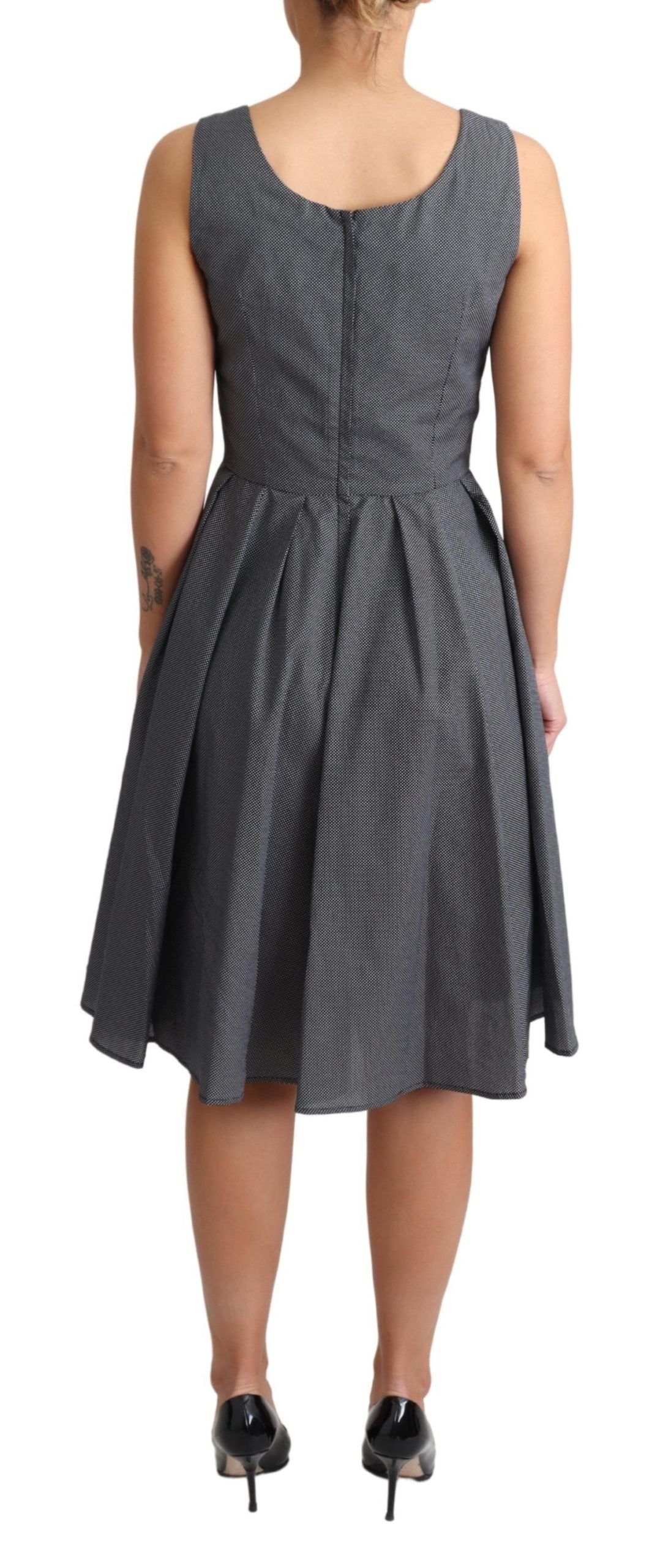 Schwarzes gepunktetes A-Linien-Baumwollkleid