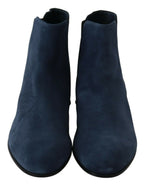 Blaue Wildleder-Stiefel mit Nietenverzierungen