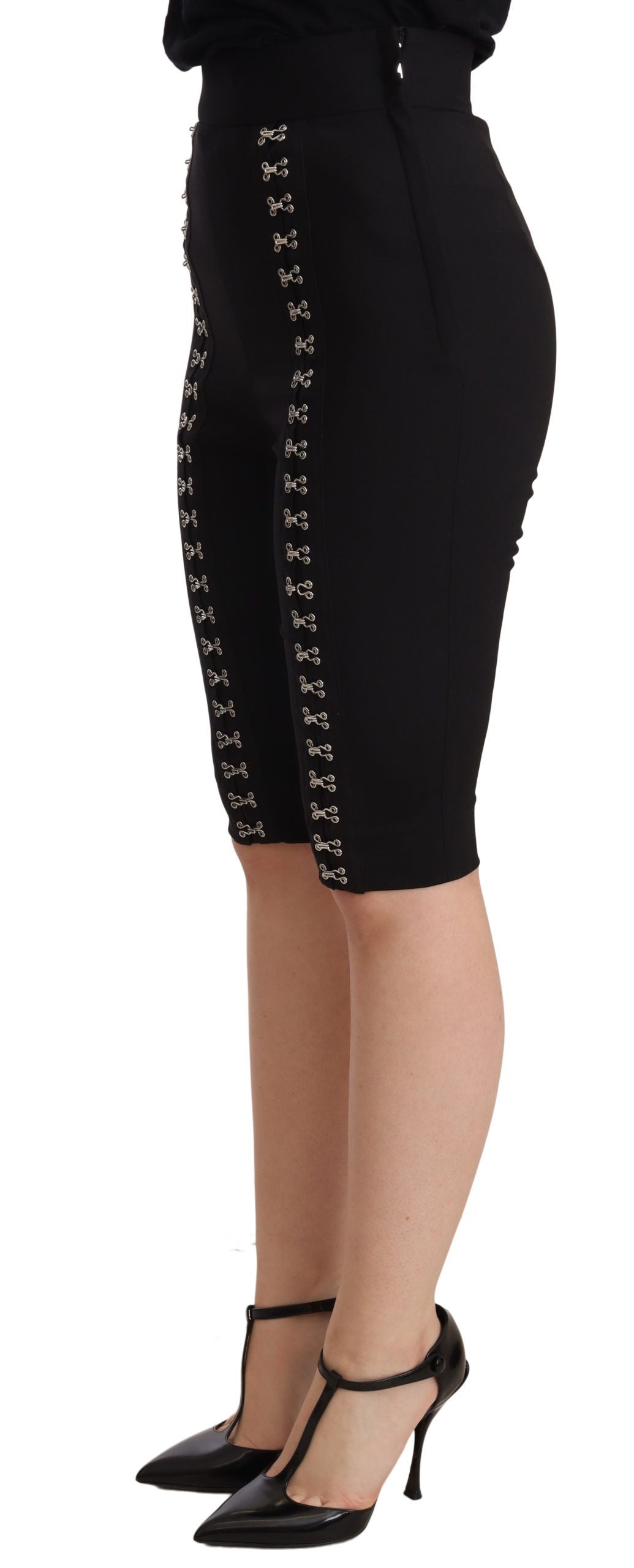 Schwarze Slim-Fit-Shorts mit hohem Bund aus Wollstretch