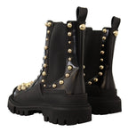 Schwarze Leder-Schnürstiefel mit Nieten