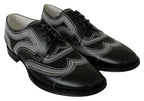 Schwarze Derby-Schuhe aus Leder mit weißen Schnürsenkeln