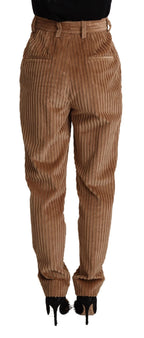 Braune Cordhose mit schmal zulaufendem Bein