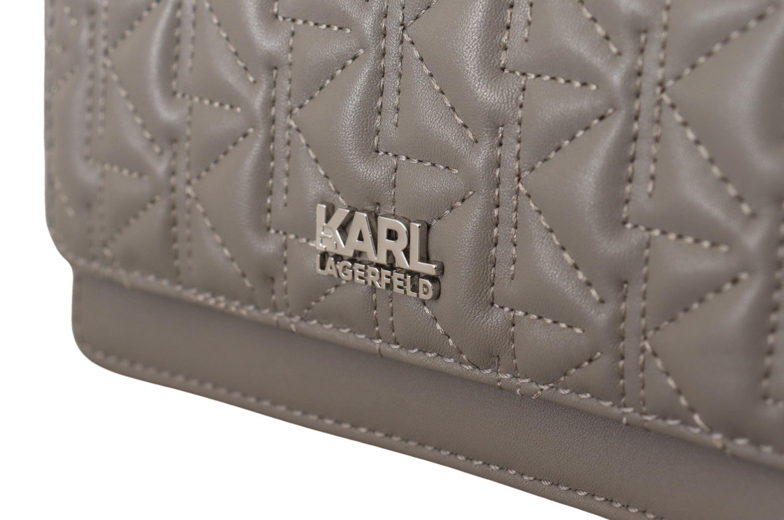 Crossbody-Tasche aus hellgrauem Leder