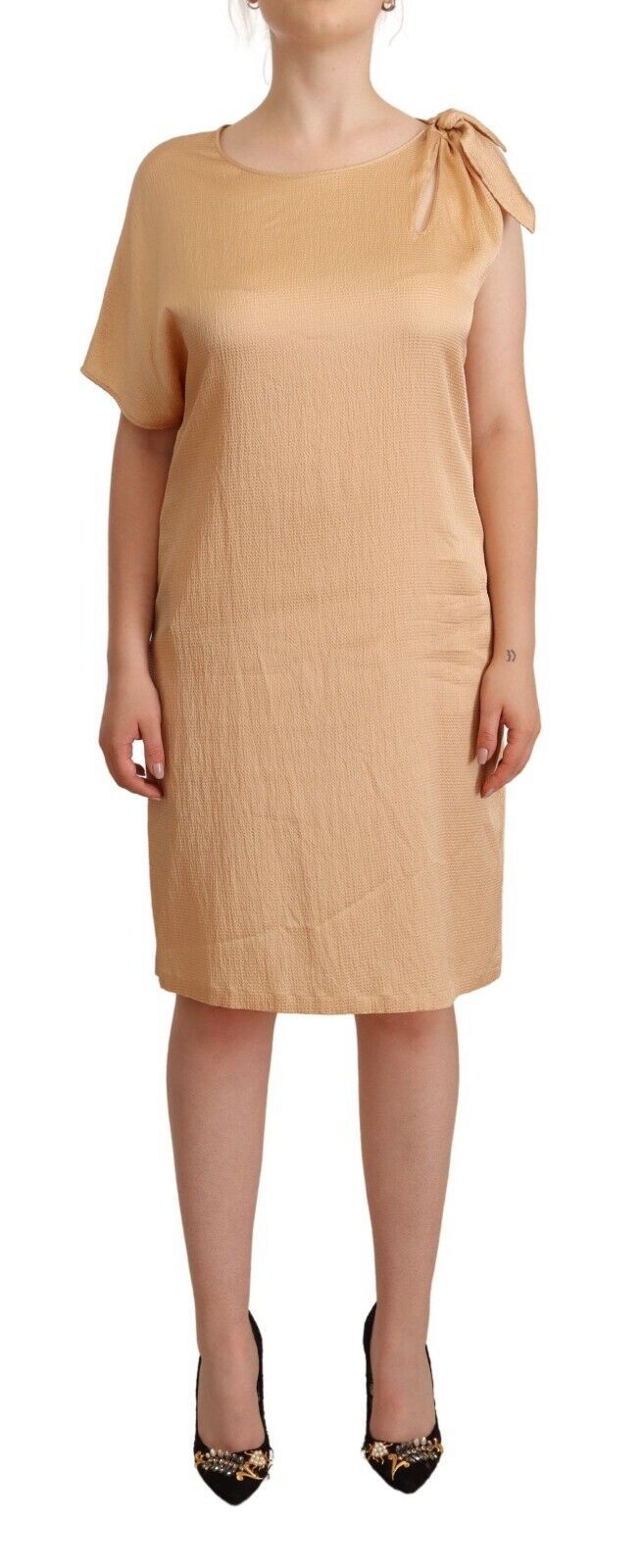 Beiges One-Shoulder-Shiftkleid in Knielänge