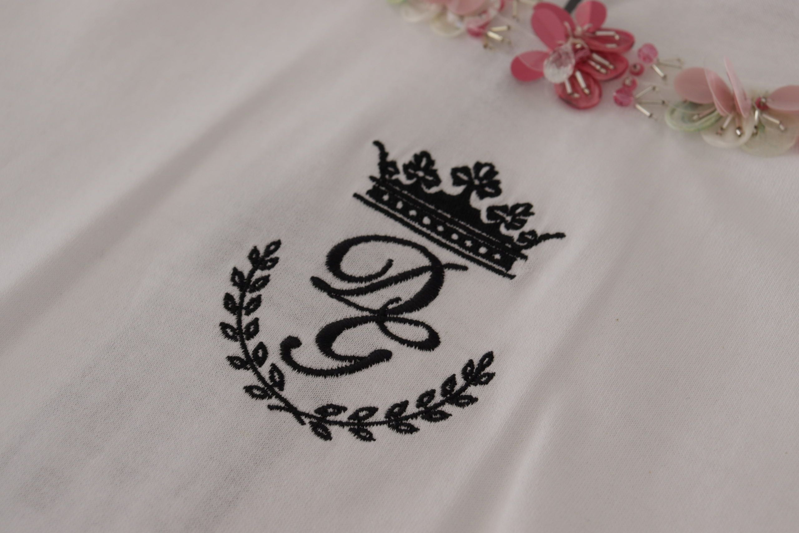 Weißes DG Crown T-Shirt mit floralen Pailletten