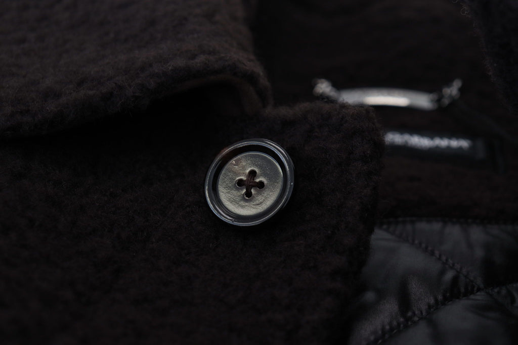 Schwarzer Alpaka Trenchcoat mit Knopfleiste