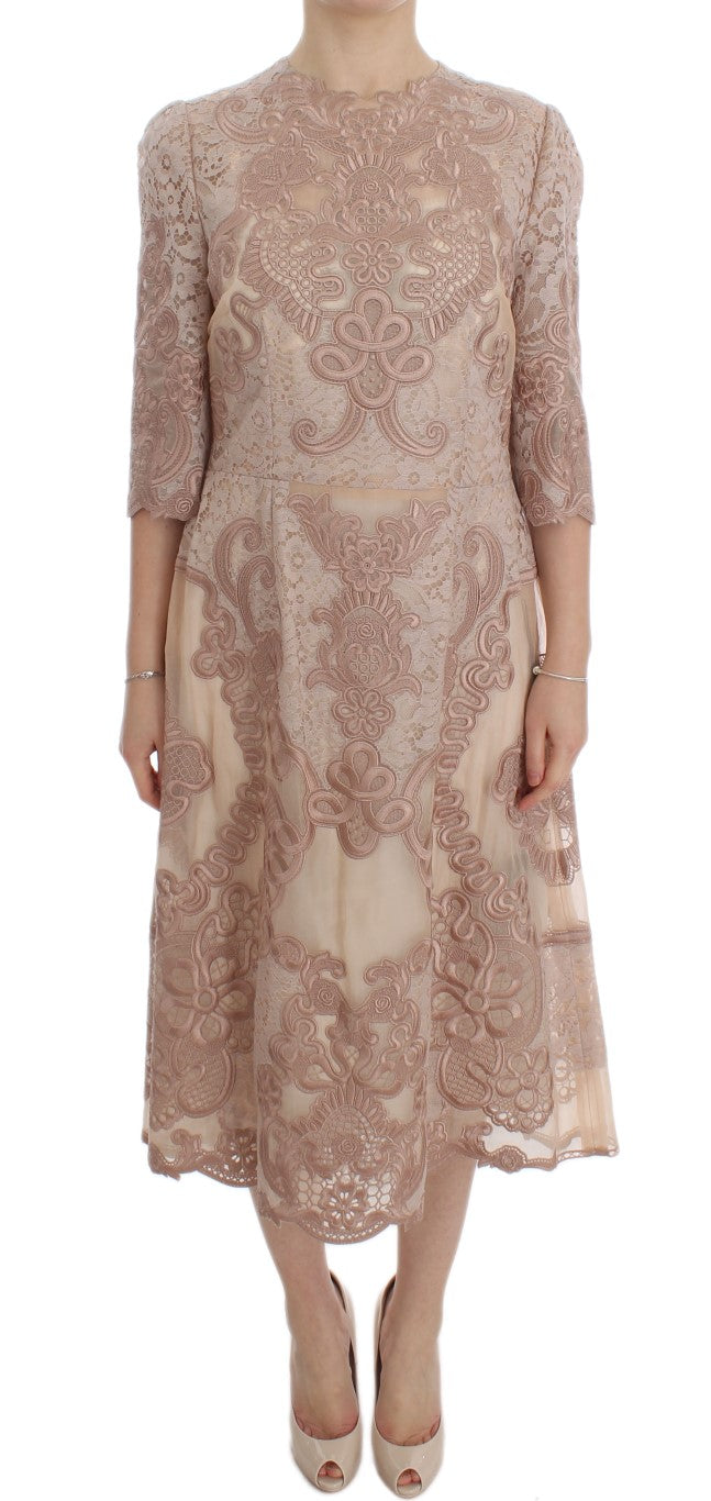 Pinkfarbenes Seidenkleid mit Spitzenstickerei