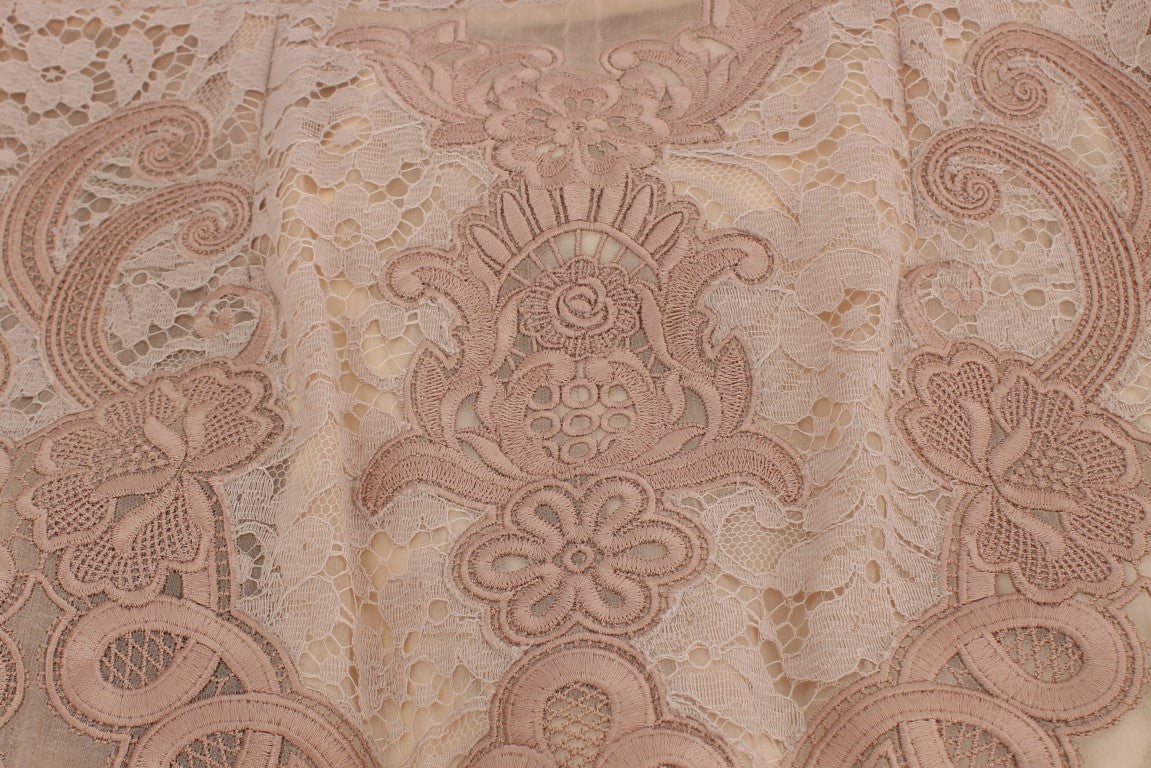 Pinkfarbenes Seidenkleid mit Spitzenstickerei